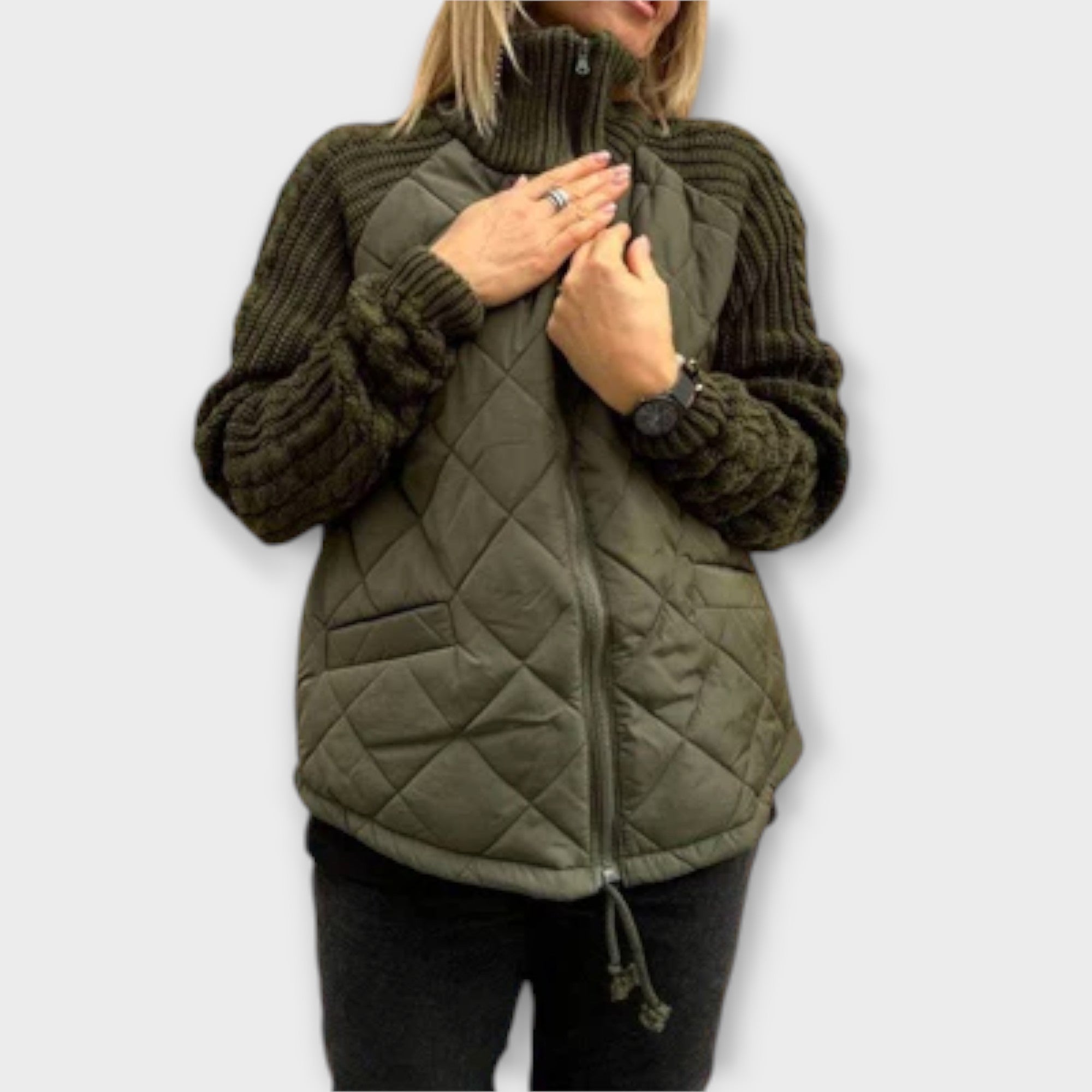 Mariana – Chaqueta Urbana Cuello Alto Acabado Premium