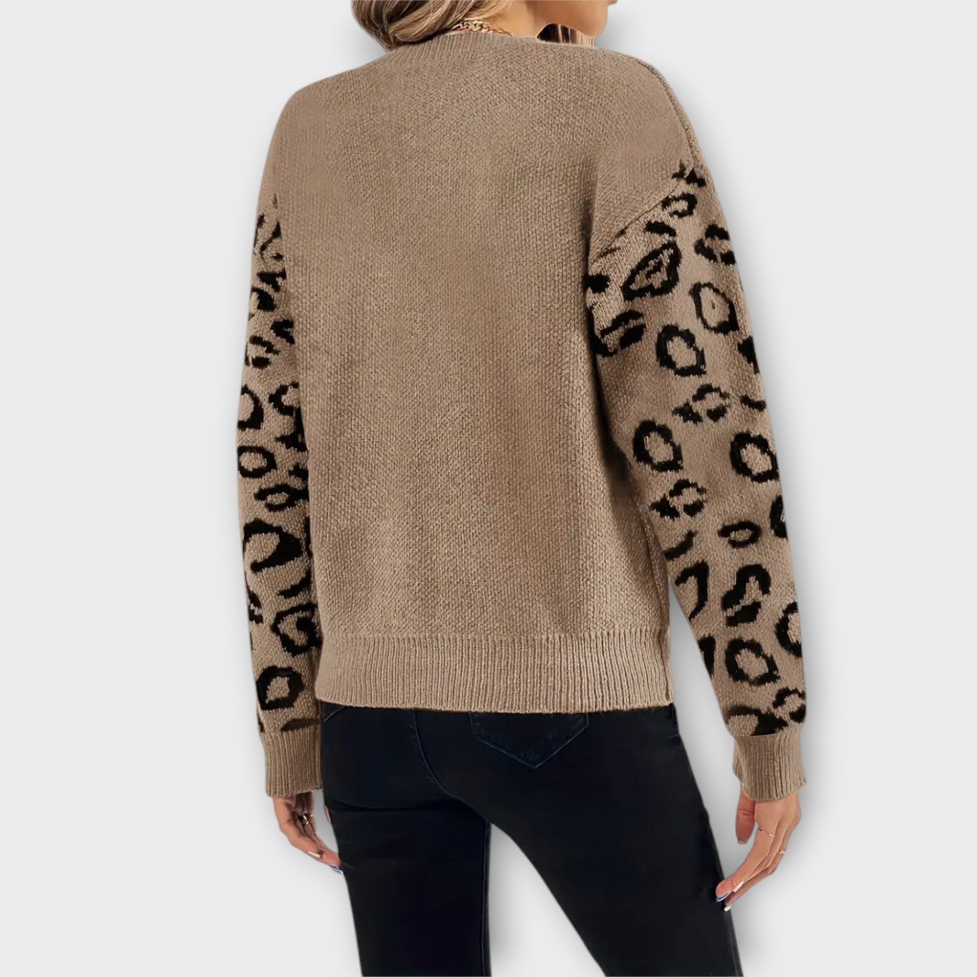 Elena - Suéter Leopardo Gris y Rosa Moderno Elegante